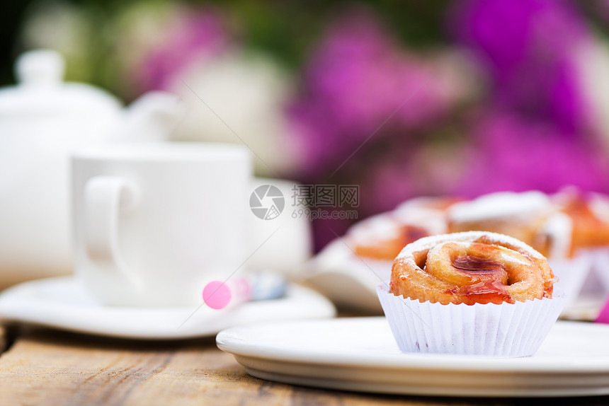 小蛋糕花朵杯子派对时间食物生日盘子花园咖啡面包图片