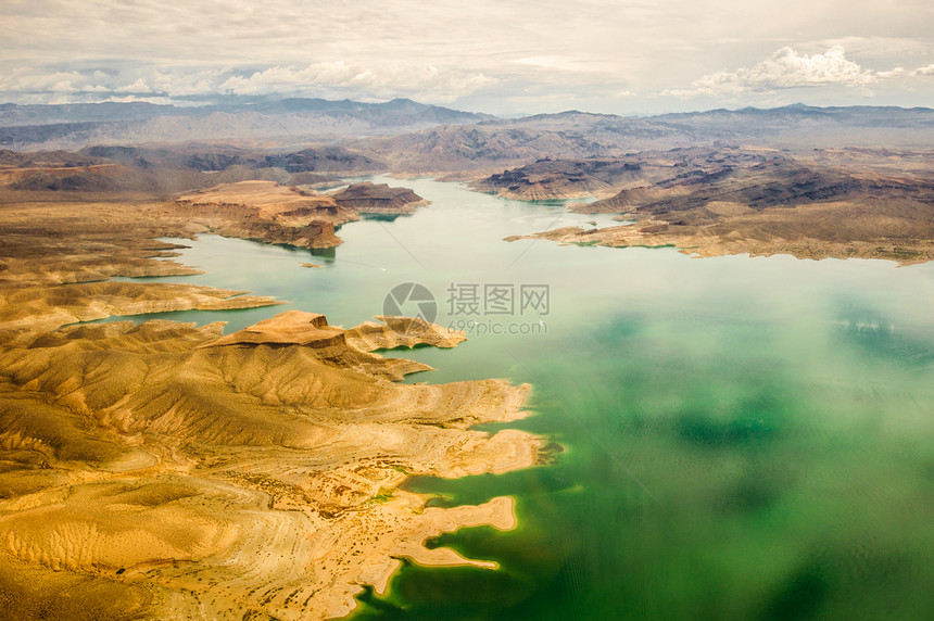 大峡谷湖草地图片