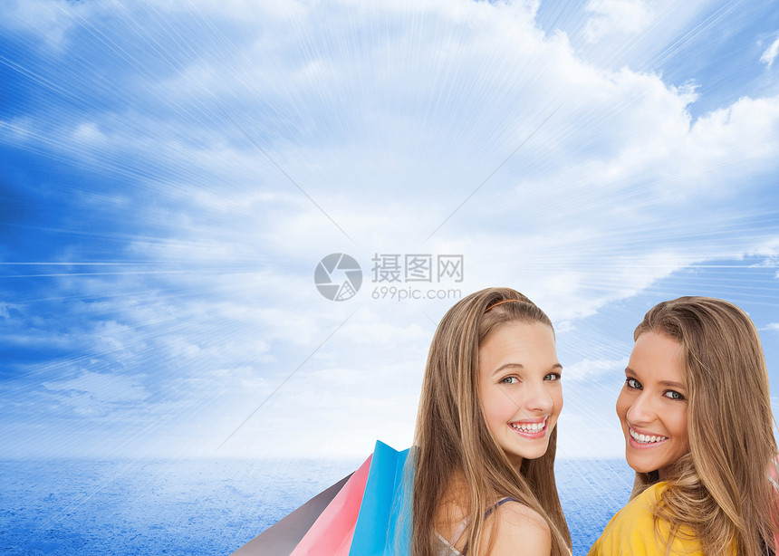 两名携带购物袋的年轻妇女零售绘图头发朋友友谊女性女孩金发女郎快乐青少年图片