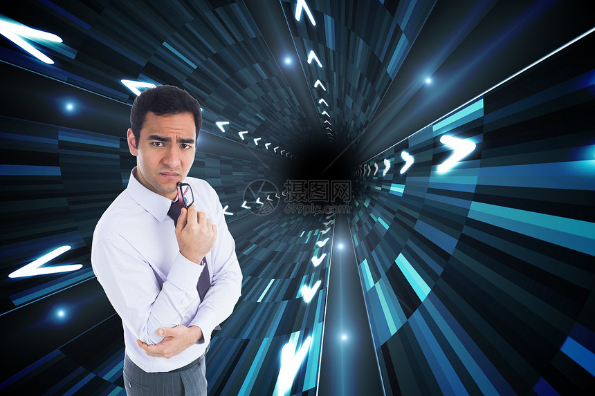 持有眼镜商务人士的复合图像图象商务隧道思维技术商业螺旋短发计算机男人蓝色图片