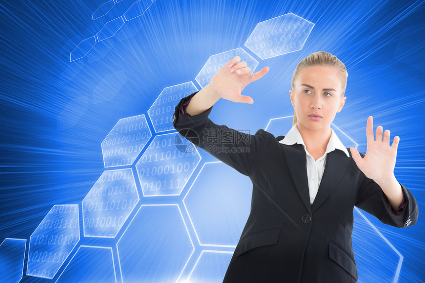 商业妇女指向某处的复合形象女士计算职业金发女郎未来派计算机六边形几何手指套装图片