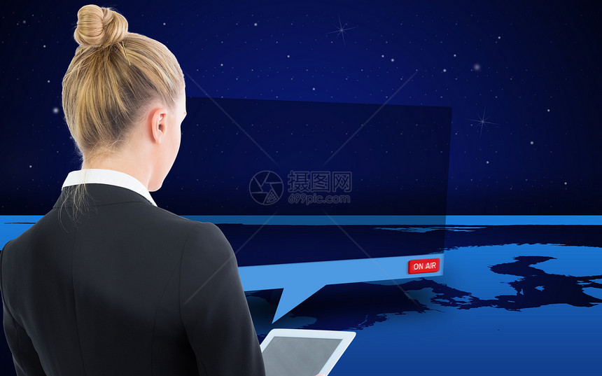 持有平板牌的女商务人士的综合形象计算机数字国际概念性星星女士地球背景商务计算图片