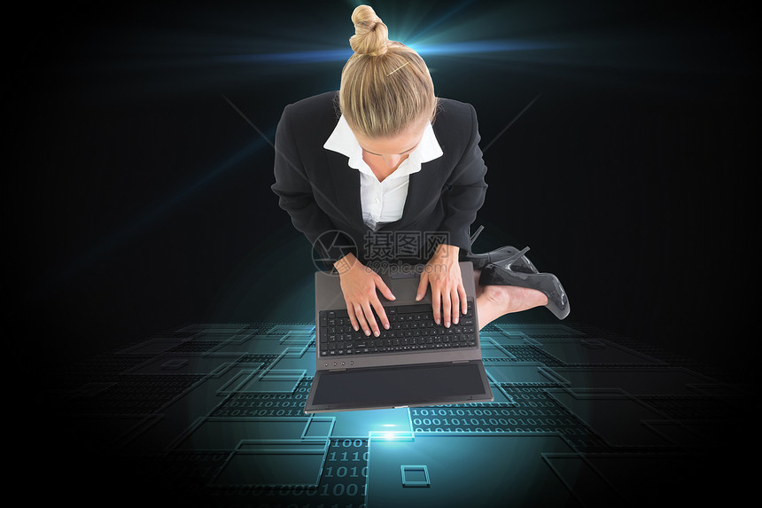 使用笔记本电脑的女商务人士综合图像火花女士地面职业蓝色人士女性浅色商业辉光图片