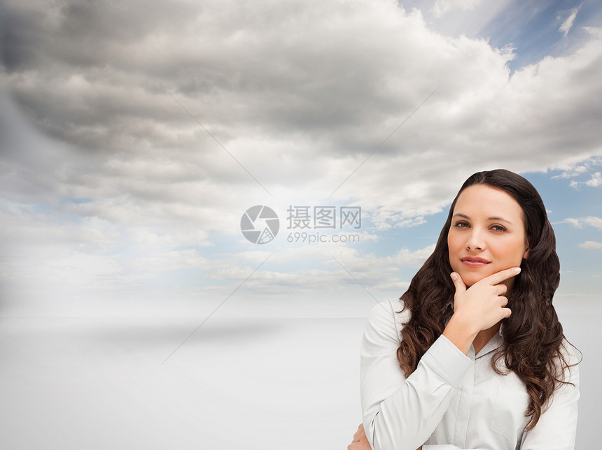 一名商业女演员的肖像综合图象员工下巴环境商务计算机思维微笑数字蓝色天空图片