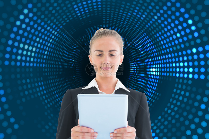 持有平板牌的女商务人士的综合形象蓝色数字隧道商务套装平板绘图计算机女士职业图片