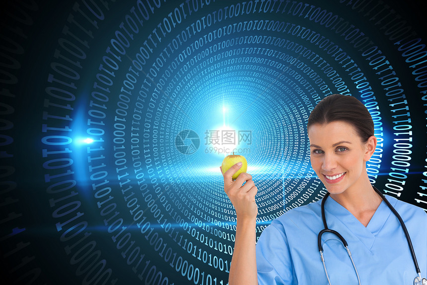 快乐的外科医生拿着苹果 对着镜头微笑的复合图像职业女士辉光女性专家服务未来派线条隧道计算图片