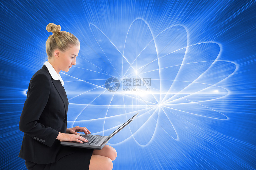 使用笔记本电脑的女商务人士综合图像金发蓝色金发女郎商务未来派连接商业圆圈辉光女性图片