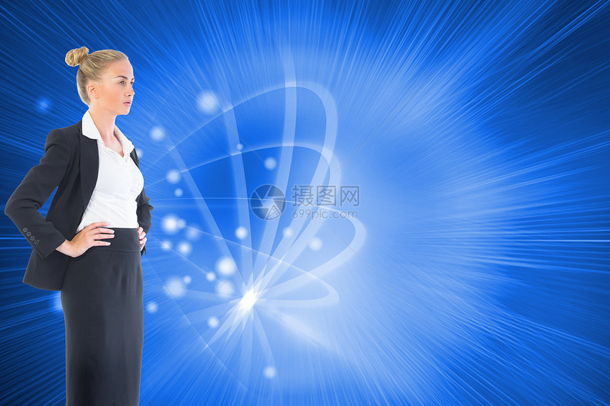 商业女商务人士的复合形象 她们用手站在臀部上技术金发绘图女性蓝色浅色金发女郎女士商务职业图片