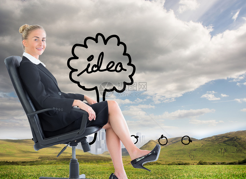 黑西装女商务人士坐在摇摇椅上的综合形象 AC 54970 附件制作生长商务商业创新绘图旋转人士金发天空图片