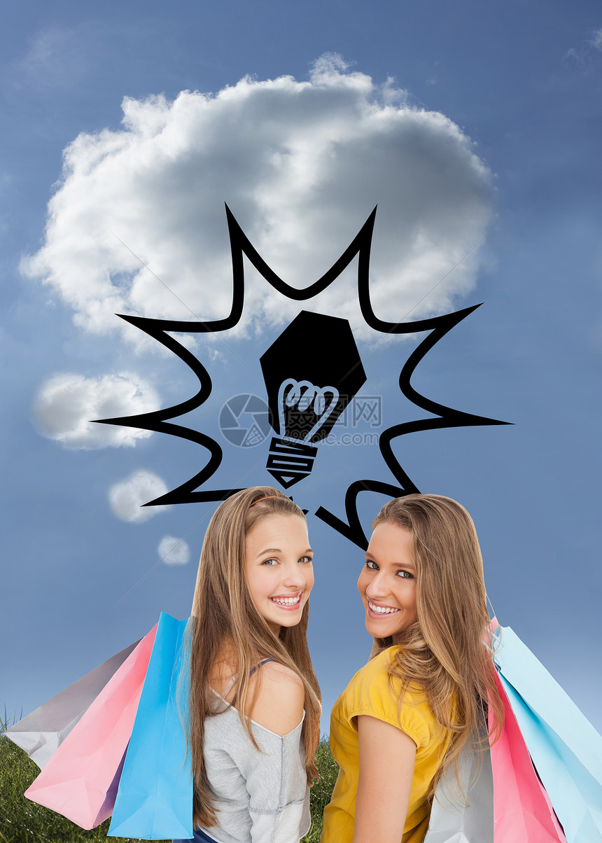 两名携带购物袋的青年妇女的综合形象图象女士金发微笑蓝天创新快乐长发购物女性青少年图片