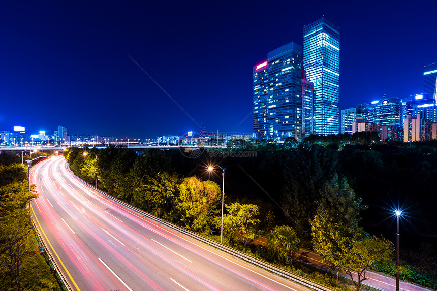首尔市夜间植物交通车道灯光通道天空踪迹车辆天际住宅图片