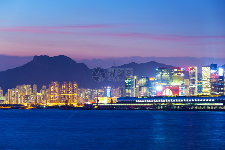 晚上在香港商业城市天空天际巡航景观地标都市公司办公室图片