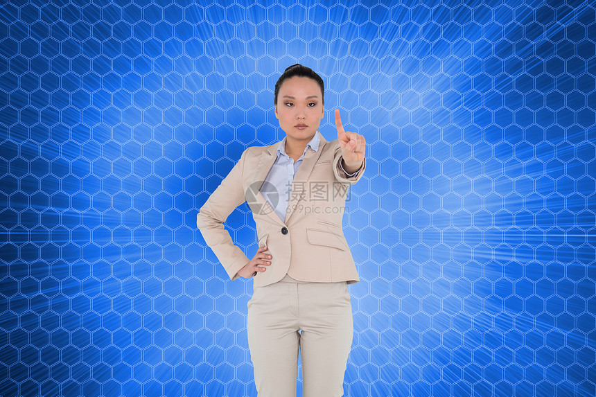 不断微笑的亚洲女商务人士综合形象 指着商业技术人士绘图职业推介会计算机手势套装几何图片