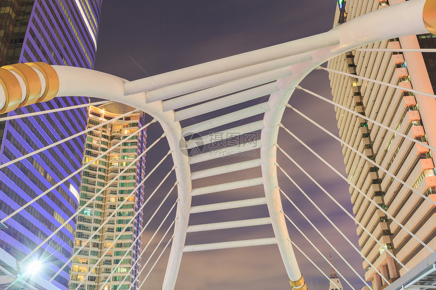 曼谷天行人地标景观购物天际建筑天桥蓝色城市办公室行人图片