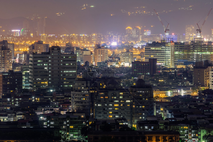 充满多彩的城市之夜场景旅游城市公寓房子商业市中心金融天空建筑图片