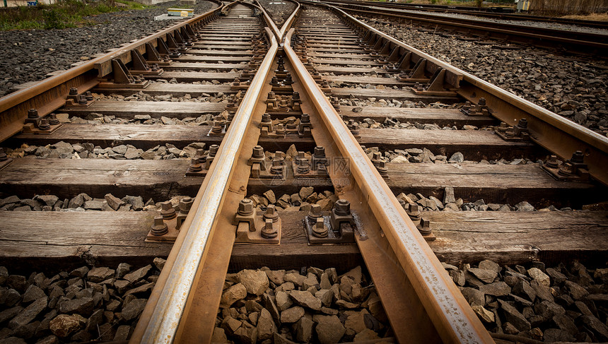 铁路铁轨金属旅行路口石头棕色运输火车图片