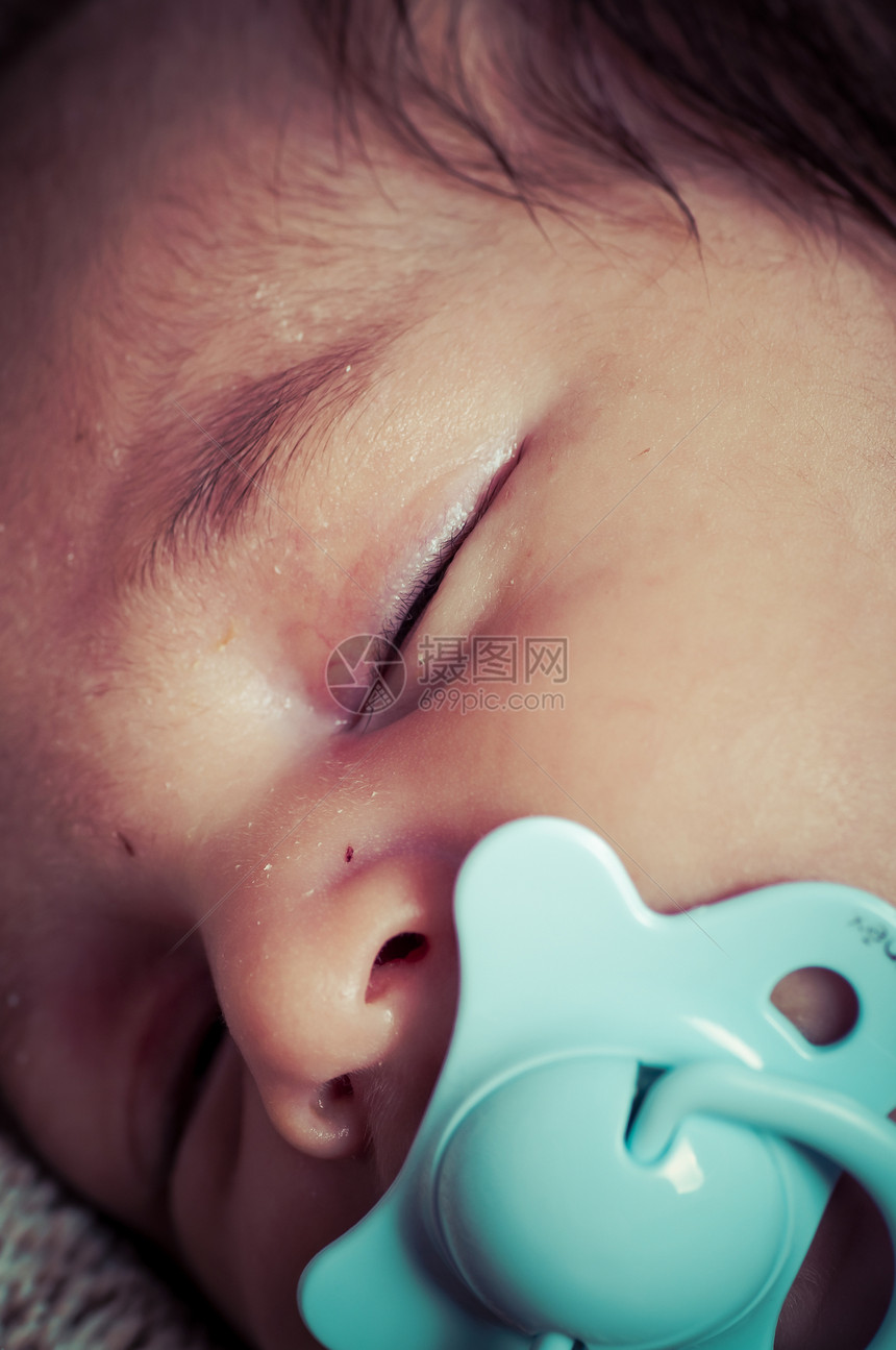 Slepp 新生儿安睡 婴儿被卷起来的照片图片