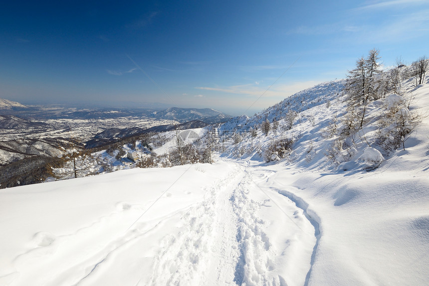 通过巡游滑雪探索阿尔卑斯山风景勘探自由山峰冰川天空粉雪偏光片全景极限图片