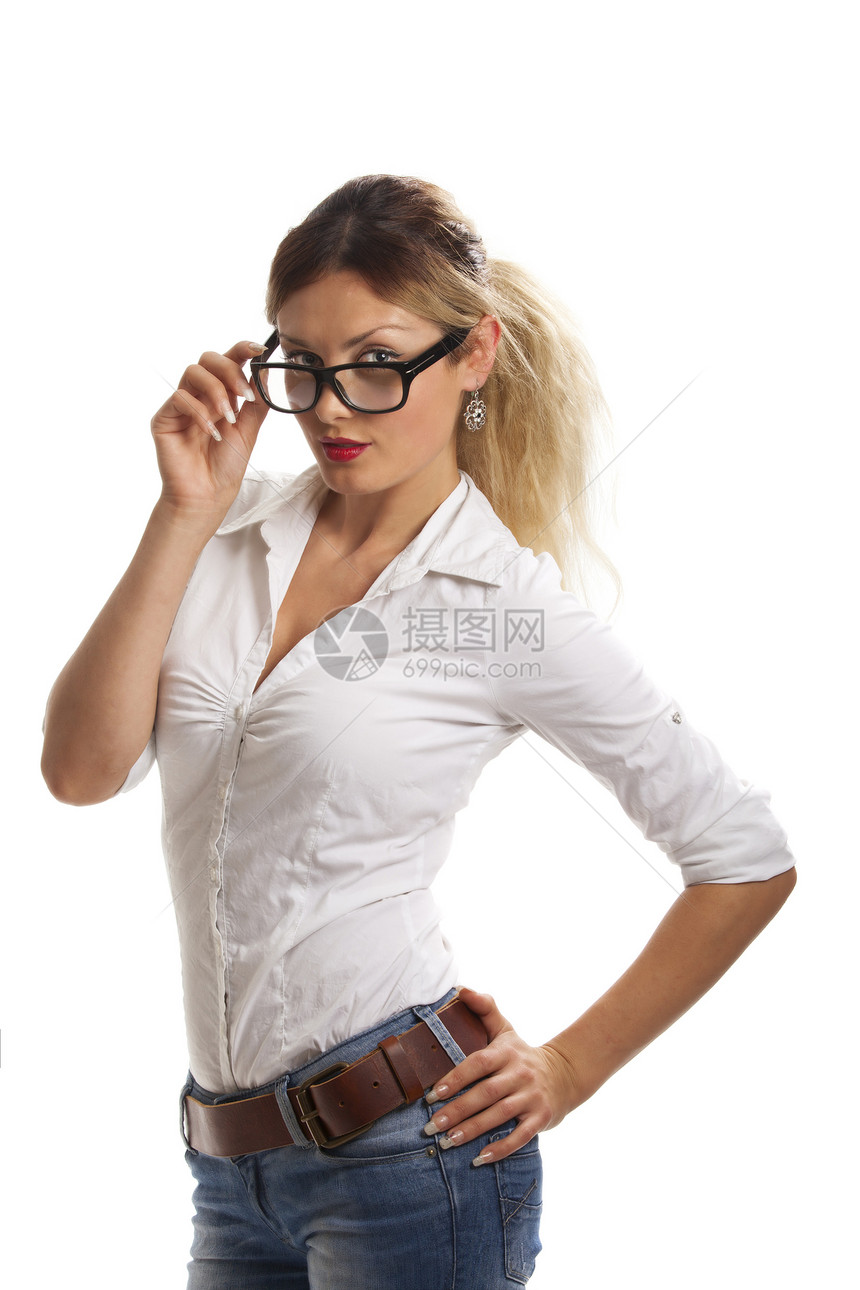戴眼镜的美女化妆品商务快乐蓝色红色眼镜微笑白色衬衫牛仔裤图片