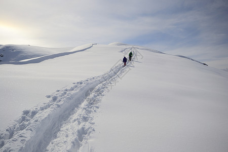 技术熟练自由粉雪成就雪鞋天空勘探运动冰川愿望季节背景图片
