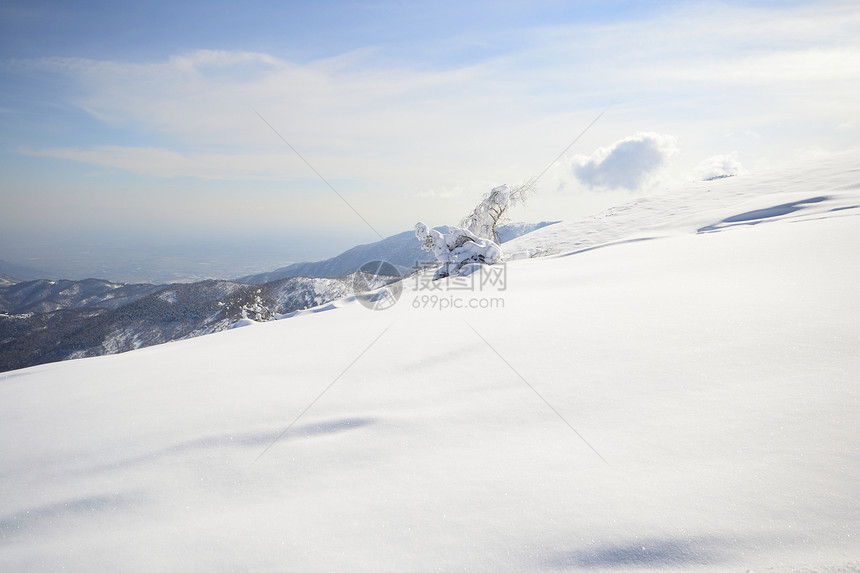 白滑雪斜坡蓝色运动山峰季节勘探冰川山脉全景阳光风景图片