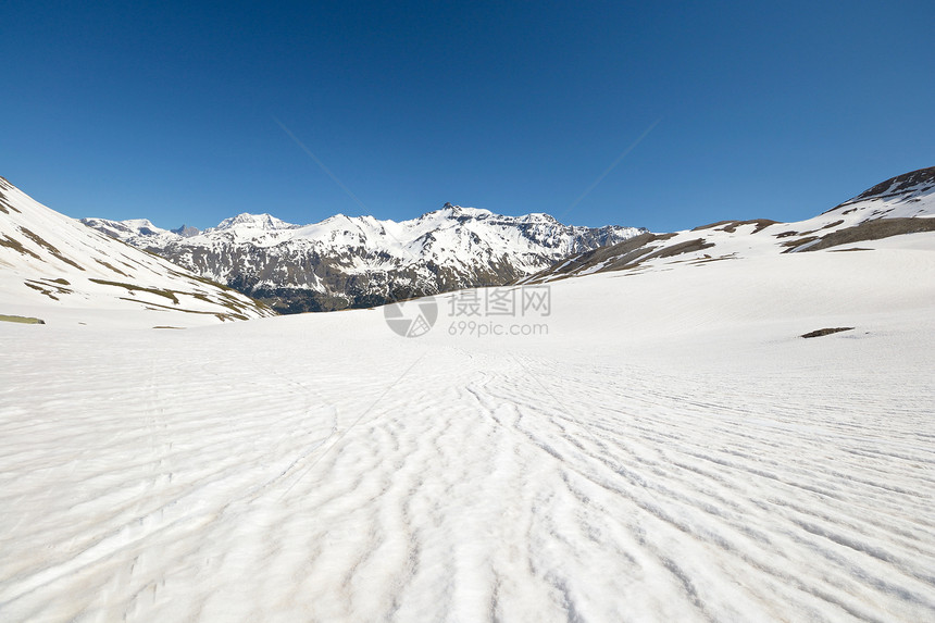 高高度雪融化模式热身全景气候荒野阳光地区风景季节运动勘探图片