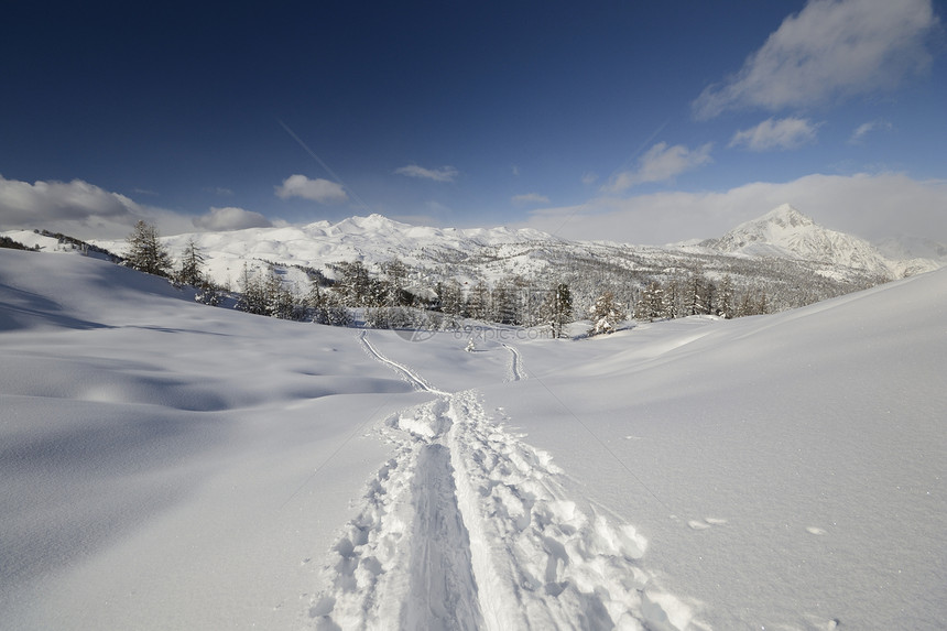 意大利阿尔卑斯山的冬季风景季节寂寞山峰全景冰川雪堆危险冒险小屋自由图片