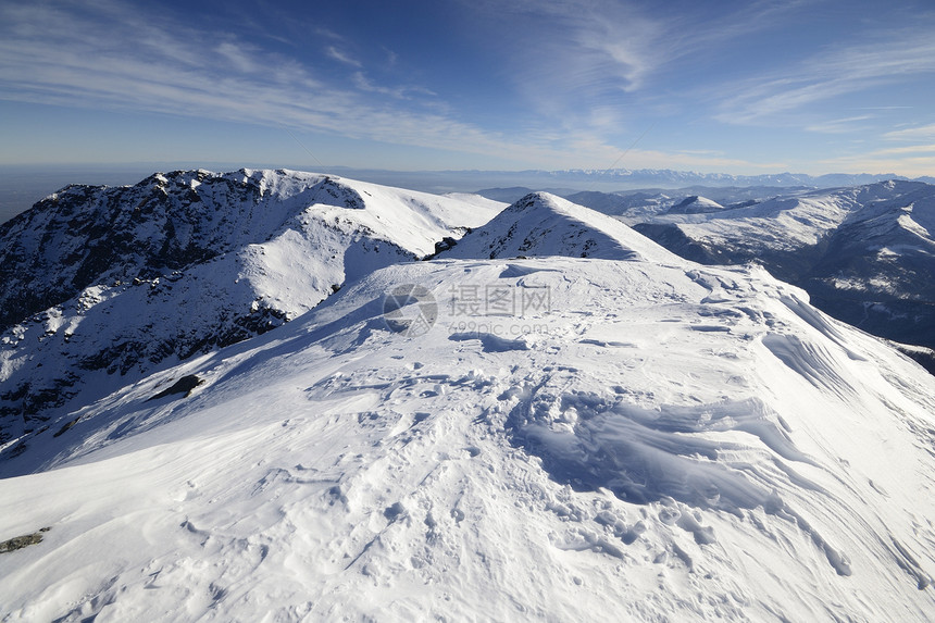 白滑雪斜坡天空冰川运动勘探山峰山脉季节蓝色阳光风景图片