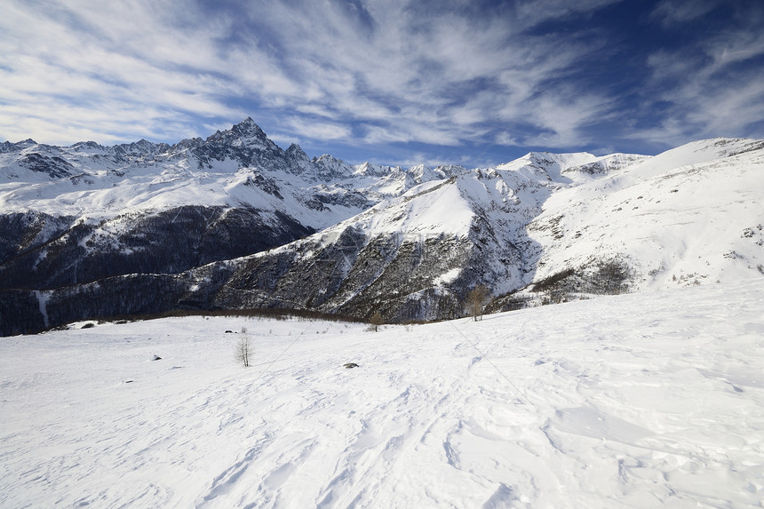 维索山的冬季风景全景地区山峰岩石冰川冒险季节荒野山脉滑雪图片