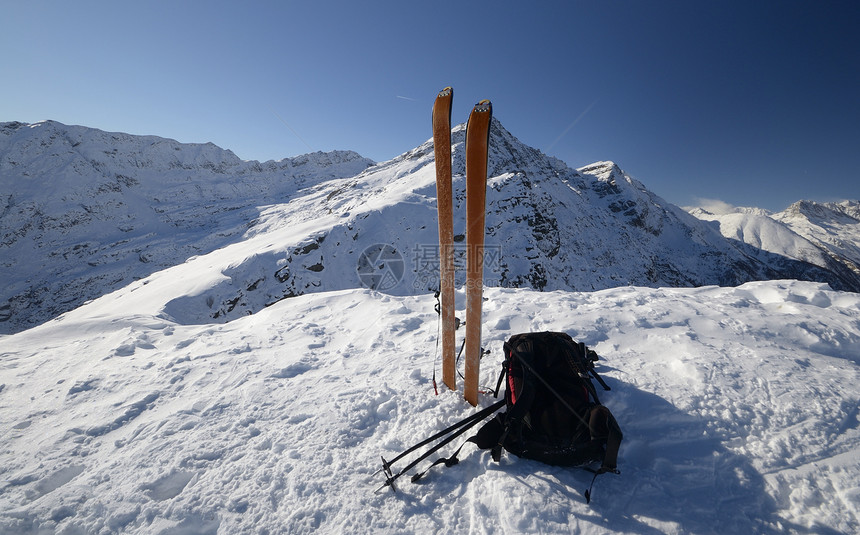 滑雪旅游设备和雪崩安全工具寂寞背包器材活动雪鞋自由山峰体育救援勘探图片