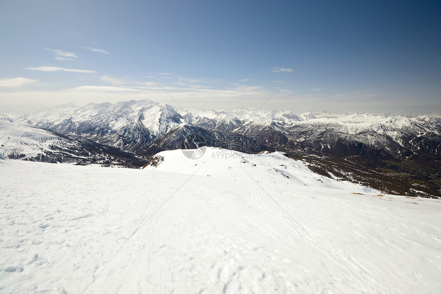 阿尔卑山滑坡山脉粉雪山峰偏光片运动滑雪勘探冰川天空季节图片