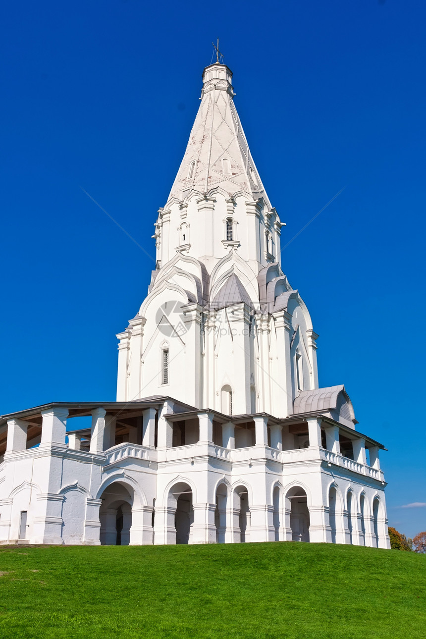 Kolomenskoe教堂教会历史旅行绿色蓝色圆顶博物馆大教堂建筑宗教白色图片