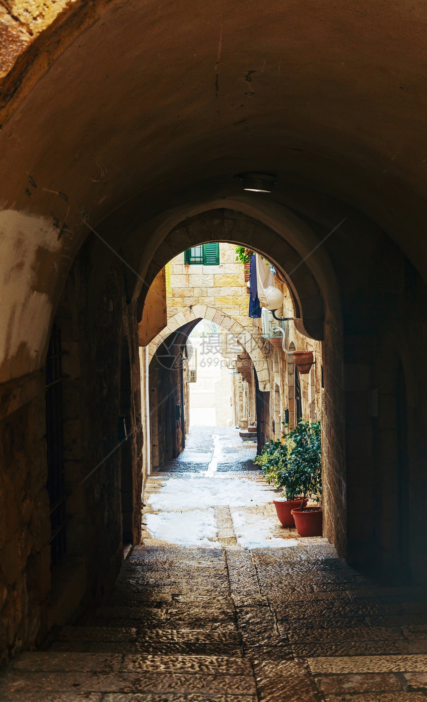 耶路撒冷旧城狭窄的街道城市历史性古董小路历史房子石头楼梯旅行鹅卵石图片