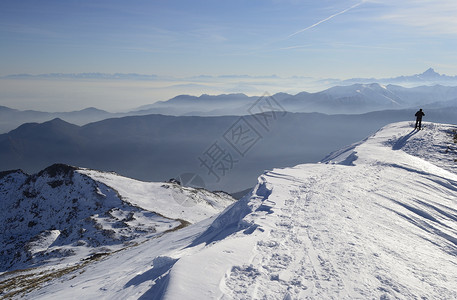 阿尔卑斯山登山背景图片