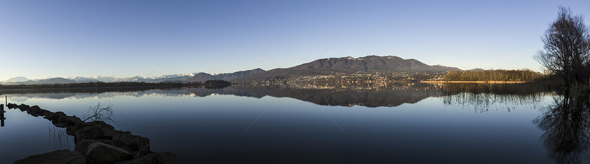瓦雷斯湖地貌图片