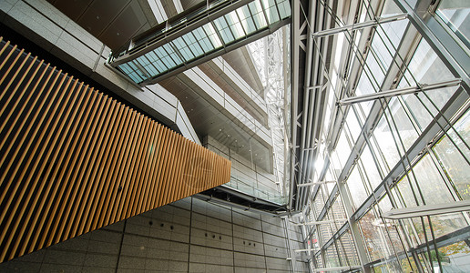 东京国际论坛内部小路前提线条景观反射摩天大楼人行道金属会议中心背景