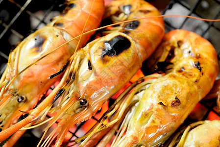 Grilled 虾虾烧烤架食物火焰海鲜煤炭烹饪背景图片