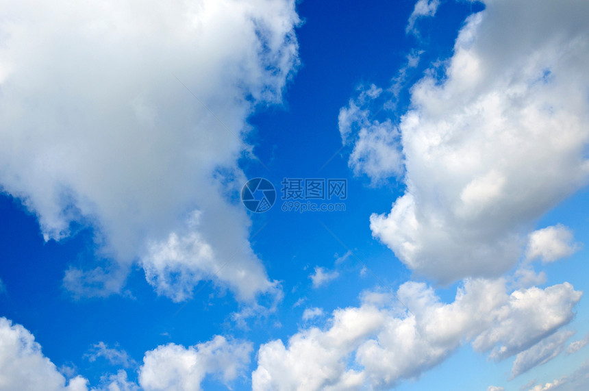 白云蓝色晴天阳光气象自由天空环境气候臭氧场景图片