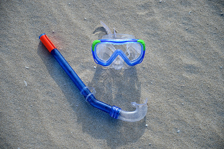 游泳工具乐趣潜水蓝色游泳衣白色鞋类水池娱乐塑料橡皮高清图片