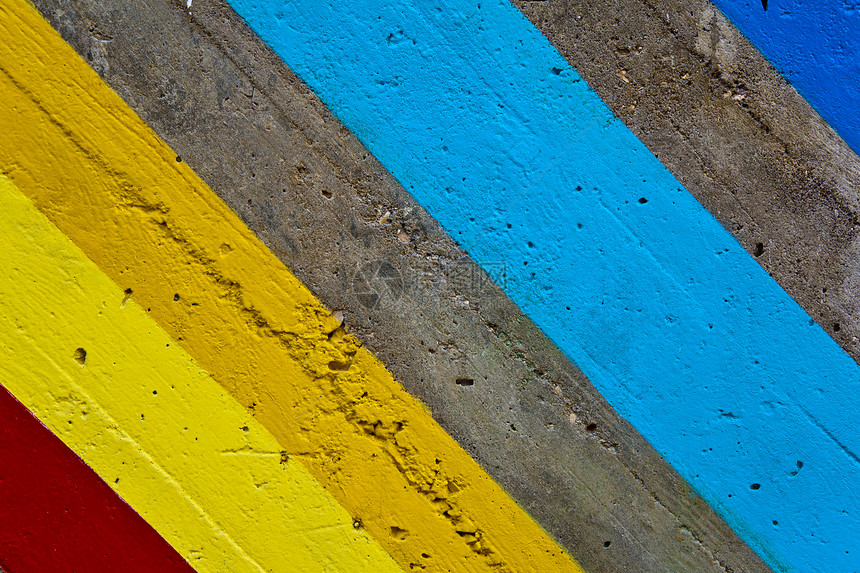 墙壁上的彩色线条灰色框架衰变划痕蓝色边缘红色黄色艺术裂缝图片