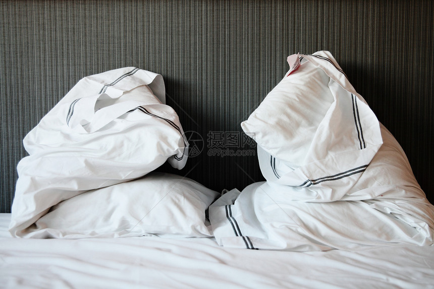 枕头展示靠垫卧室床单白色房子奢华装饰棉被风格图片