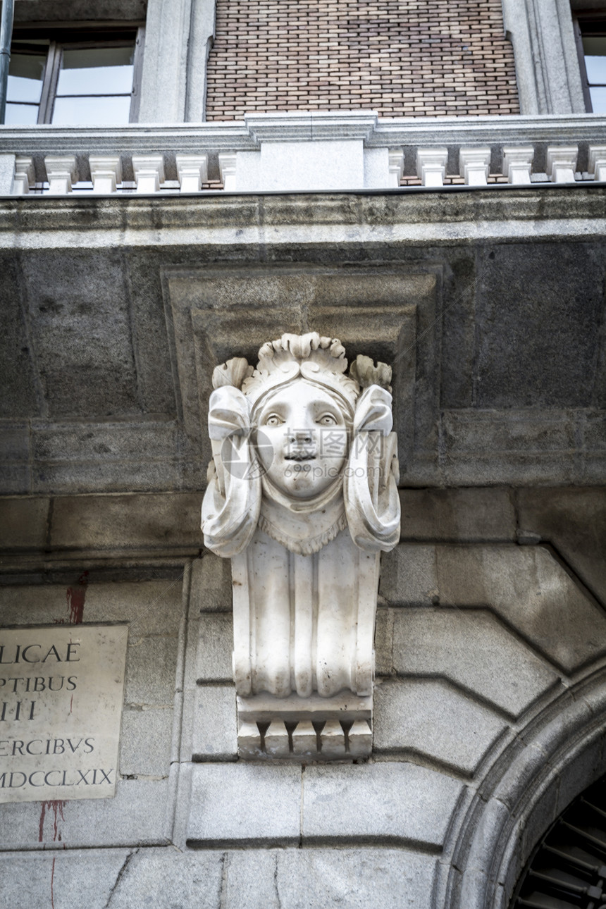 Gargoyles 马德里市的图像 它的特有考古雕像历史旅游房子游客建筑学街道奶奶景观建筑图片