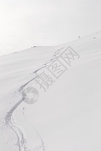 享受粉雪愿望移动极端冒险极限勘探自由山峰活动地形高清图片