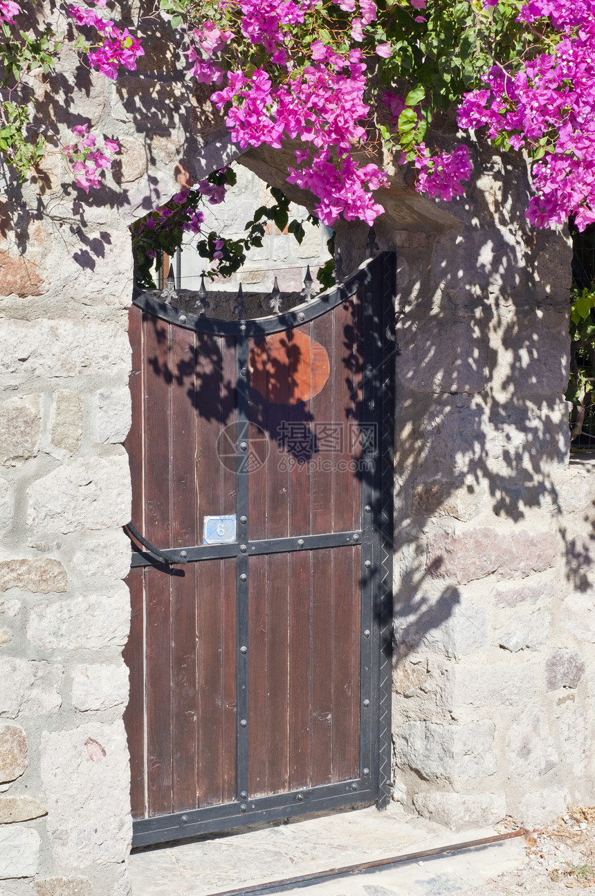 真实的地中海建筑图层 A火鸡紫色装饰品花园石头情调异国文化住宅晴天图片