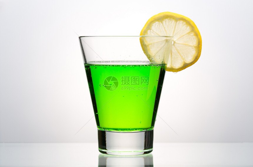 摩吉托玻璃白色绿色饮料苏打柠檬派对水果工作室玻璃摄影图片