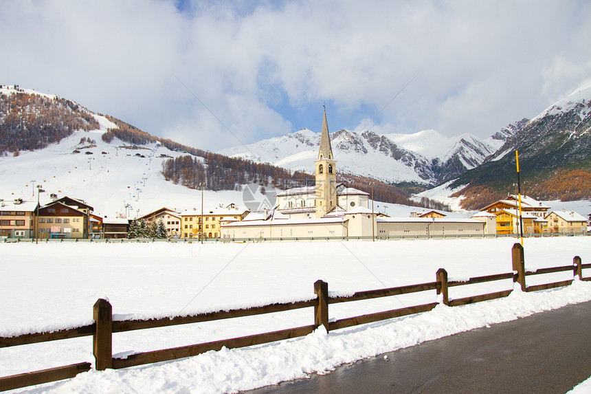 意大利利维尼奥山坡天气阴霾丘陵爬坡季节旅行旅游远足图片