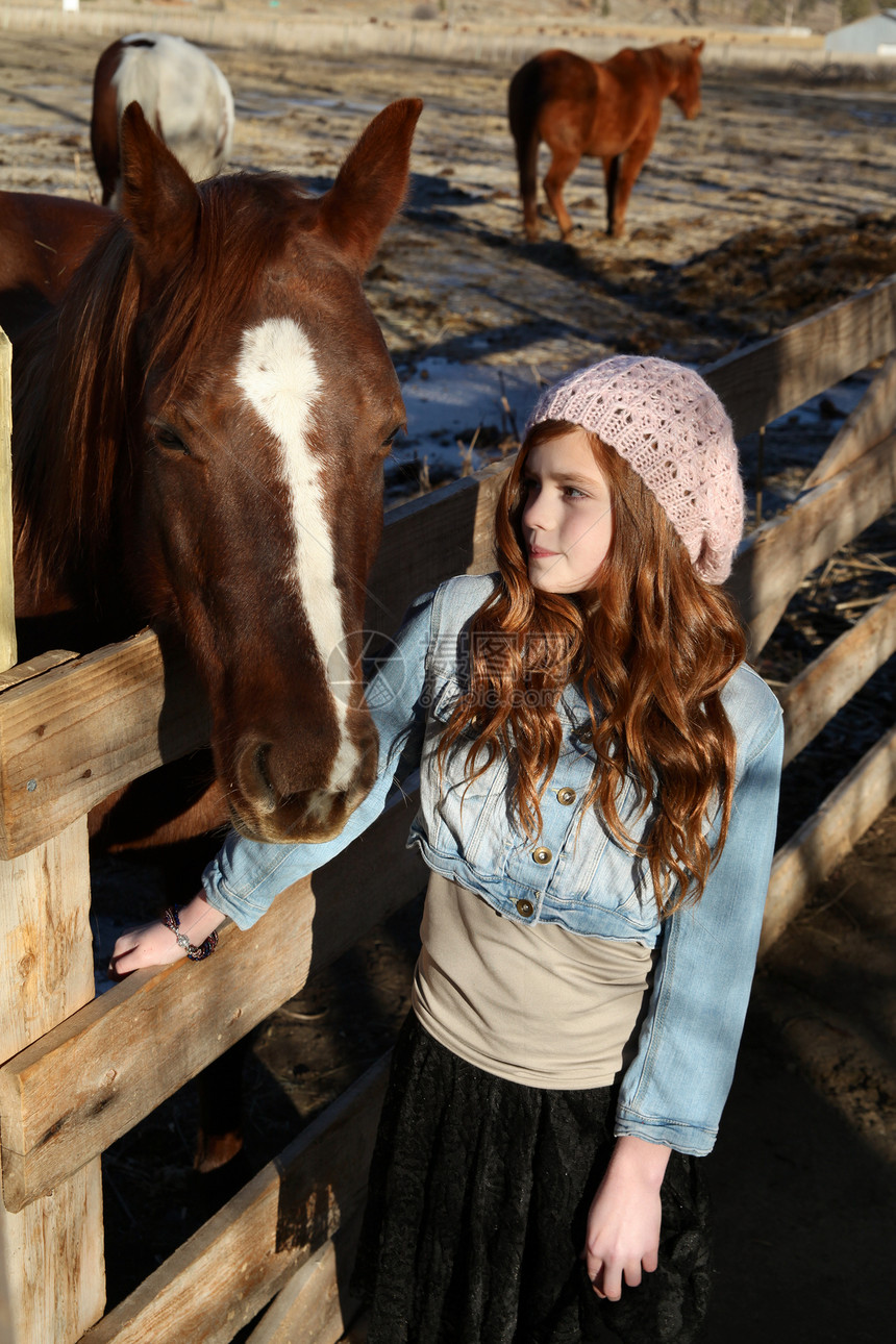 冬季青少年粉色牛仔布靴子农场蓝色女孩毛皮女性裙子学生图片