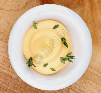 有滋有味蛋黄酱陶瓷制品背景饮食白色黄色食物酱料乡村奶油背景