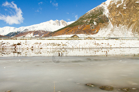 冬季风景天气旅游远足山坡季节丘陵阴霾爬坡旅行高清图片