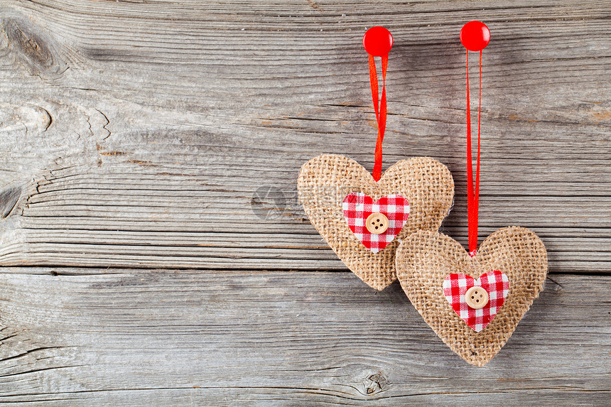 木本的心脏绳索礼物材料红色展示浪漫丝带木头纺织品细绳图片